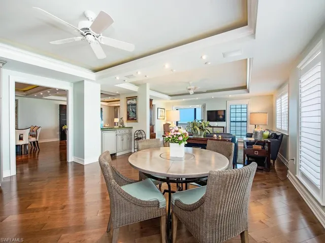 Casual dining area off kitchen and family room