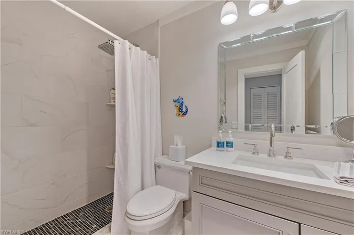 2500  Gulf Shore N BLVD, Naples, FL 34103