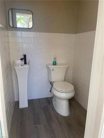 Two NEW lavatories by the pool.