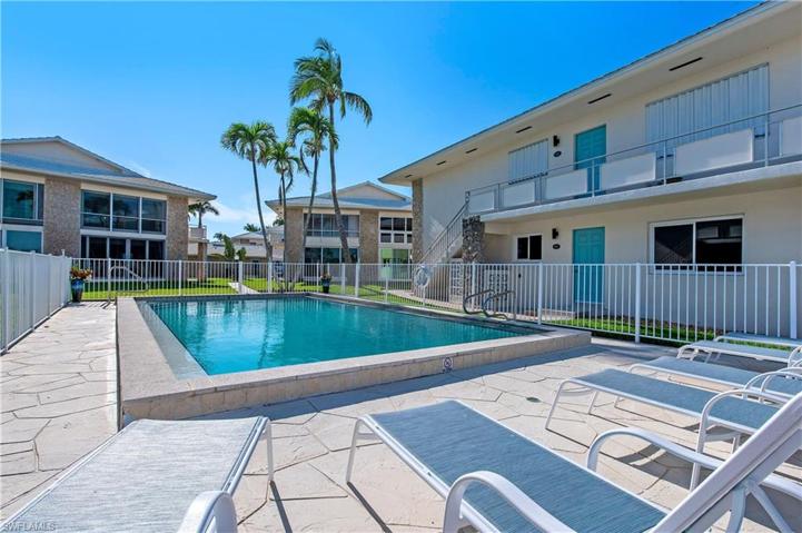 2500  Gulf Shore N BLVD, Naples, FL 34103