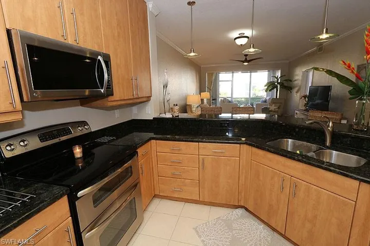 7058  Barrington  CIR, Naples, FL 34108