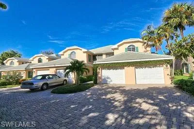 7058  Barrington  CIR, Naples, FL 34108