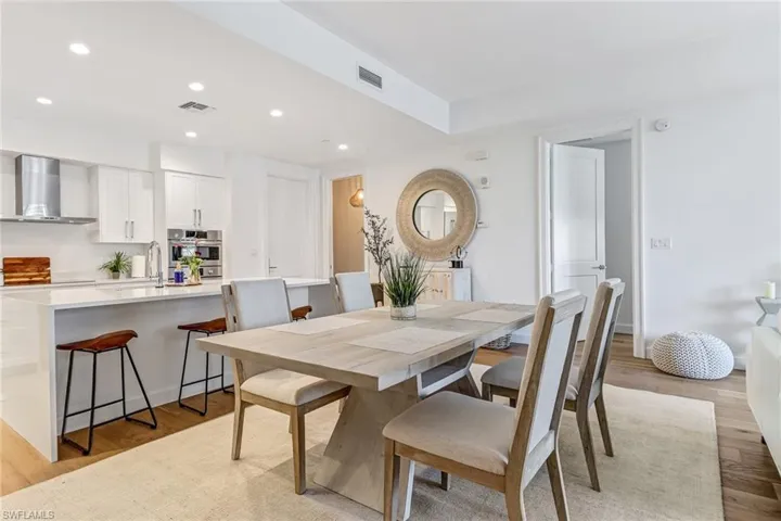 BEAUTIFUL DINING TABLE