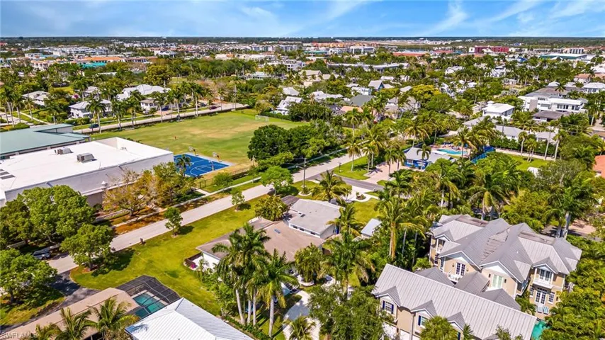 560 9th Ave S, Naples, Florida 34102