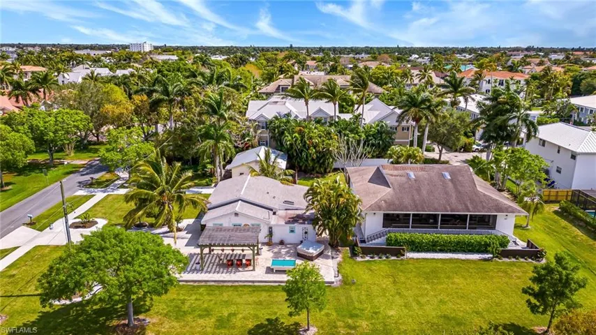 560 9th Ave S, Naples, Florida 34102