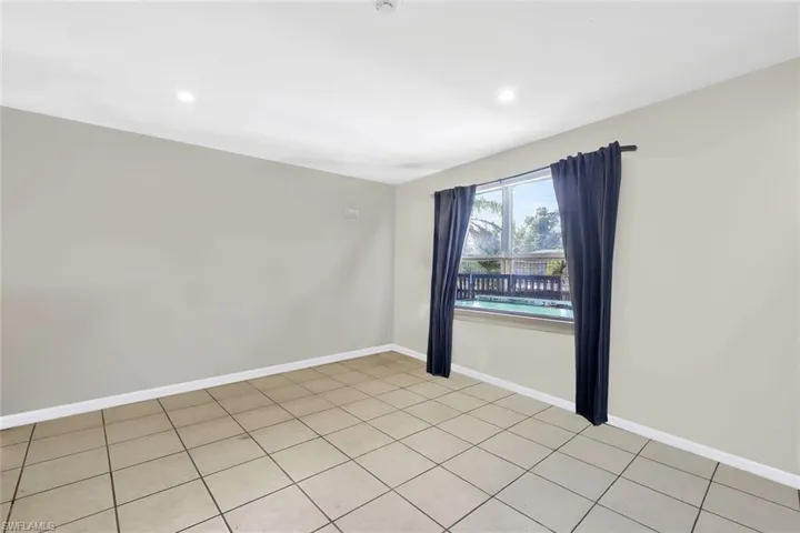 4217 Living Area