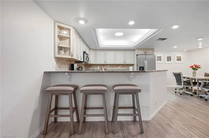 Breakfast bar