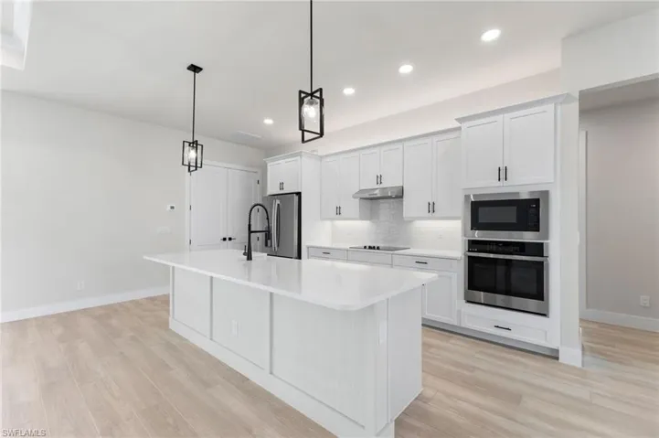 Large kitche island
