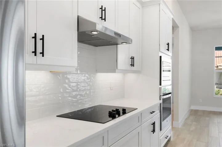 Black accent hardware complimenting the island pendants