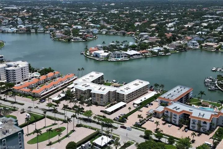 3000 Gulf Shore Blvd N 213, Naples, Florida 34103