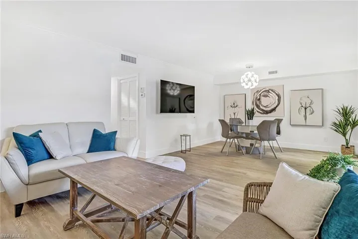 3000 Gulf Shore Blvd N 213, Naples, Florida 34103
