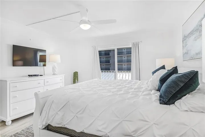 3000 Gulf Shore Blvd N 213, Naples, Florida 34103