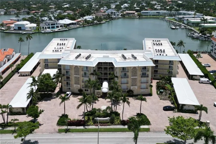 3000 Gulf Shore Blvd N 213, Naples, Florida 34103