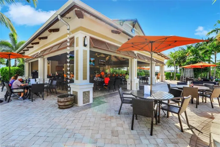 Poolside Bahama Bar restaurant and bar.