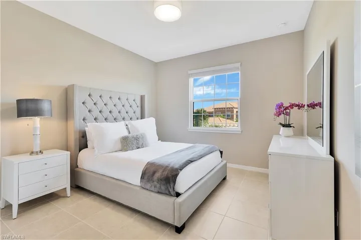Guest bedroom.