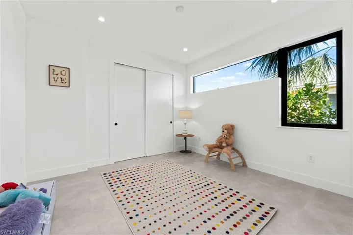 Sitting room with baseboards and recessed lighting