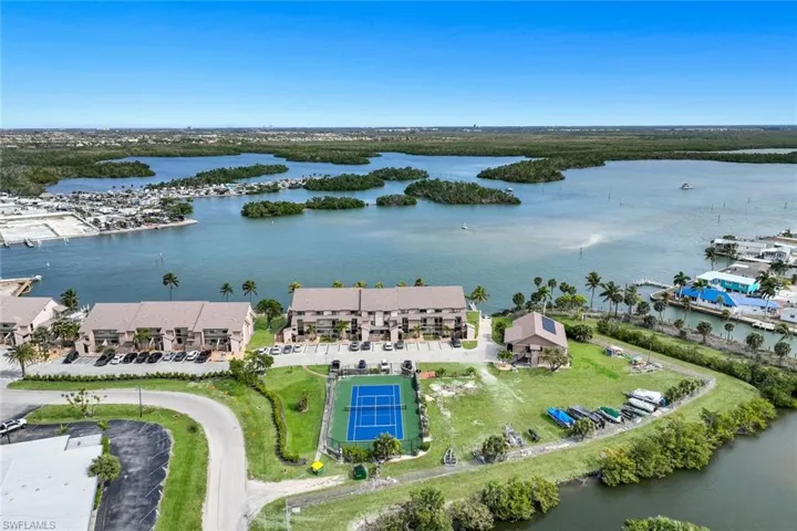 894 Buttonwood Dr 115, Fort Myers Beach, Florida 33931
