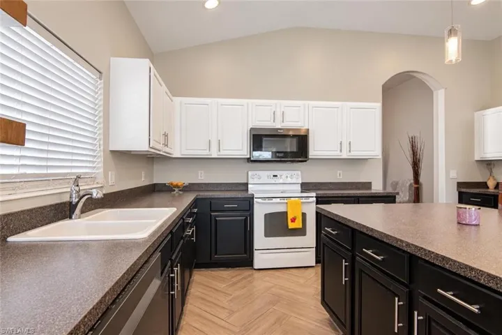 2620 Bellingham Ct, Cape Coral, Florida 33991