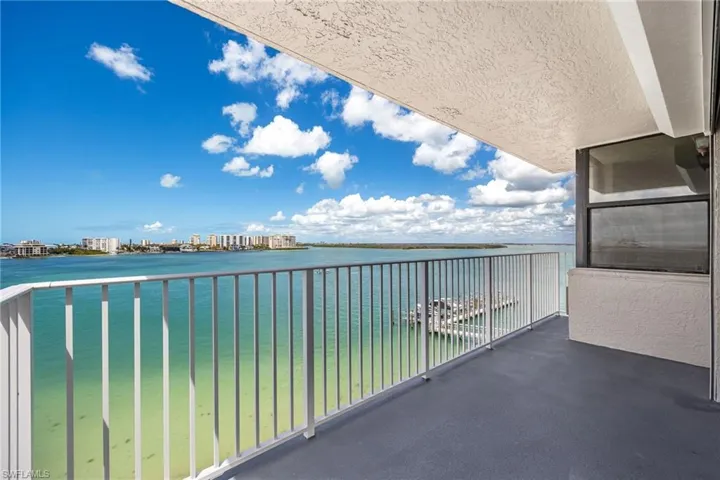Private balcony with breathtaking direct Gulf views