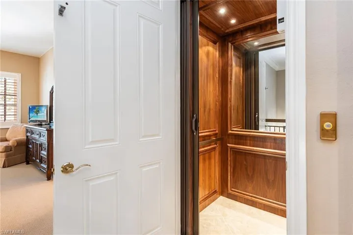 9284 Menaggio Ct 202, Naples, Florida 34114