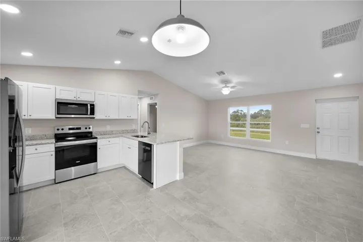 2808  70th W ST, Lehigh Acres, FL 33971