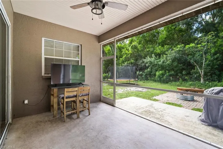 Sunroom / solarium with ceiling fan