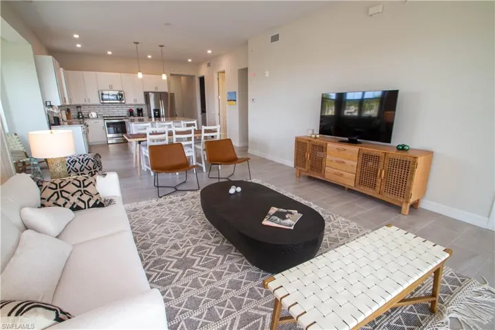 163  Indies E DR, Naples, FL 34114