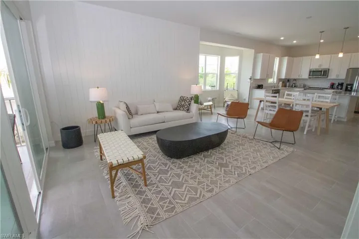 163  Indies E DR, Naples, FL 34114