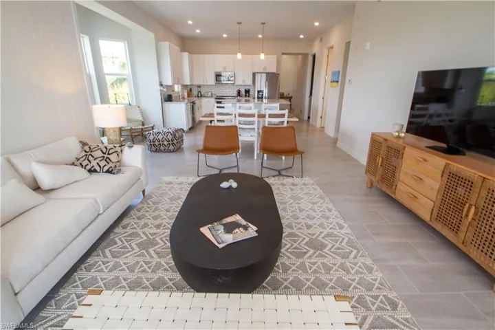 163  Indies E DR, Naples, FL 34114