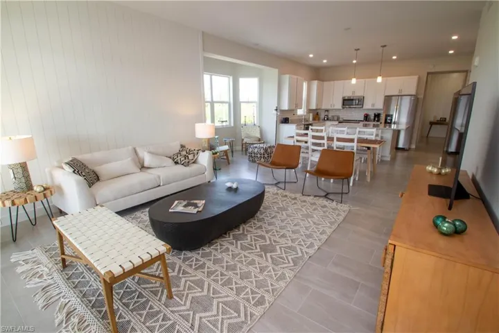 163  Indies E DR, Naples, FL 34114