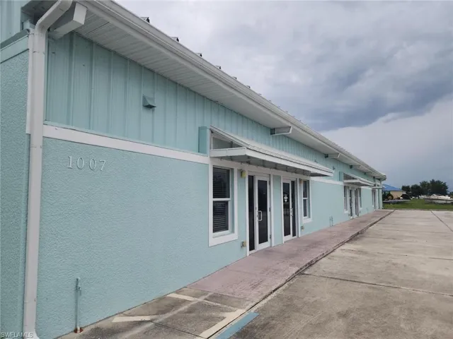 1007 Ne 7th Ter, Cape Coral, Florida 33909