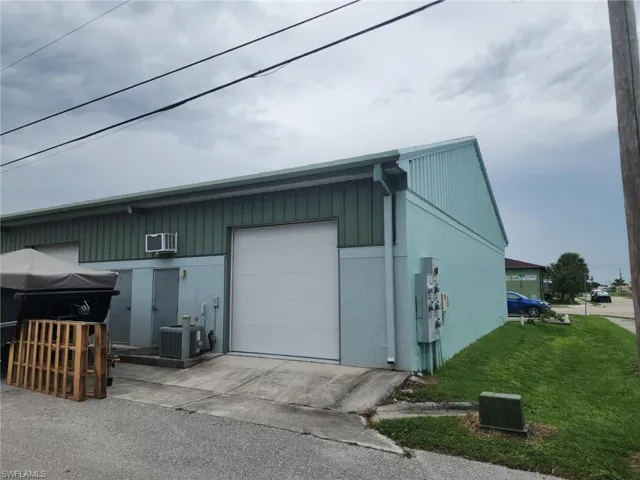 1007 Ne 7th Ter, Cape Coral, Florida 33909