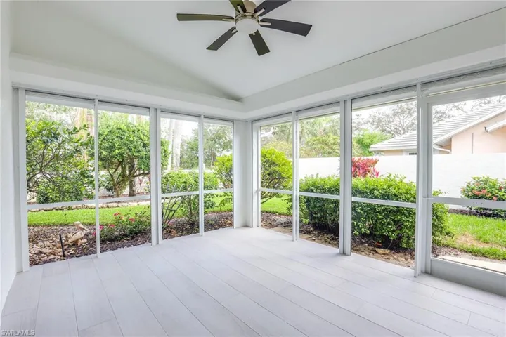 116  Fountain  CIR, Naples, FL 34119