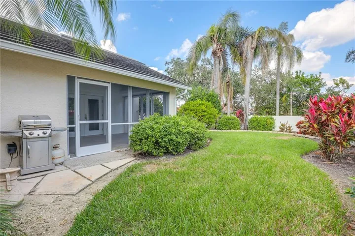 116  Fountain  CIR, Naples, FL 34119