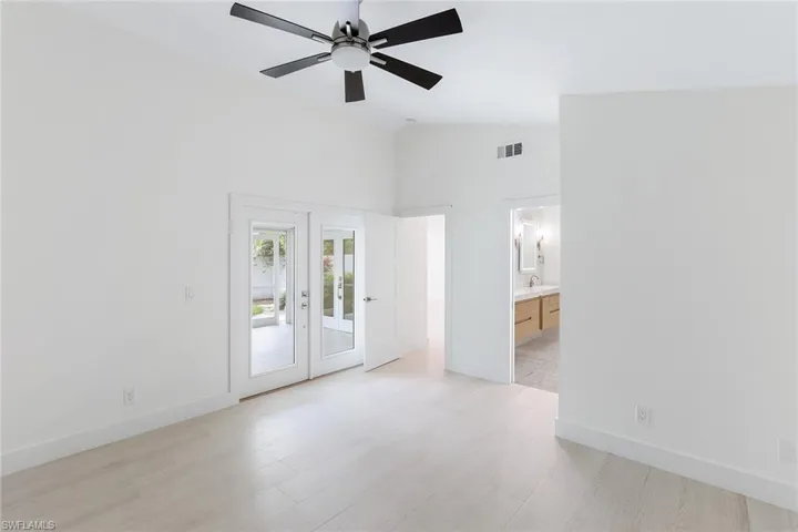 116  Fountain  CIR, Naples, FL 34119