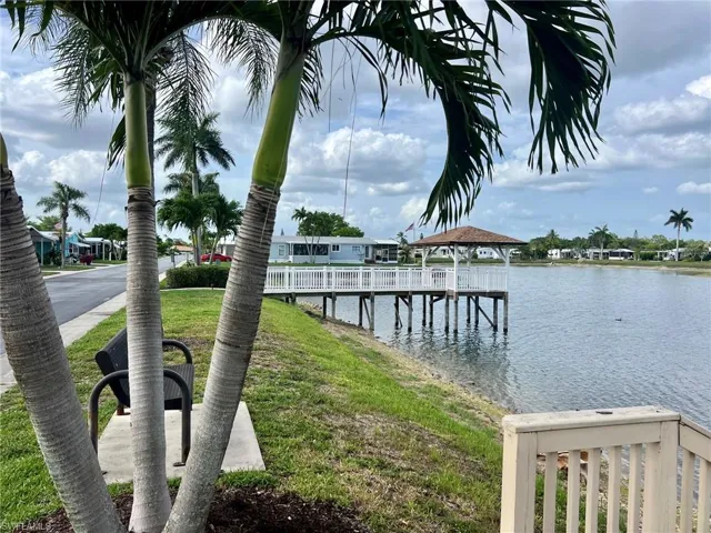 Pier and lake in Windjammer