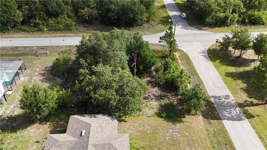 2025  Robert  AVE, Alva, FL 33920