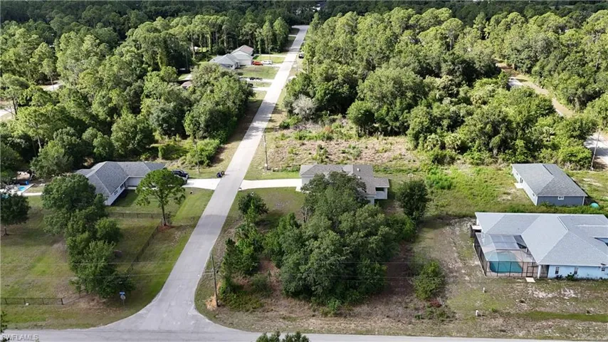 2025  Robert  AVE, Alva, FL 33920