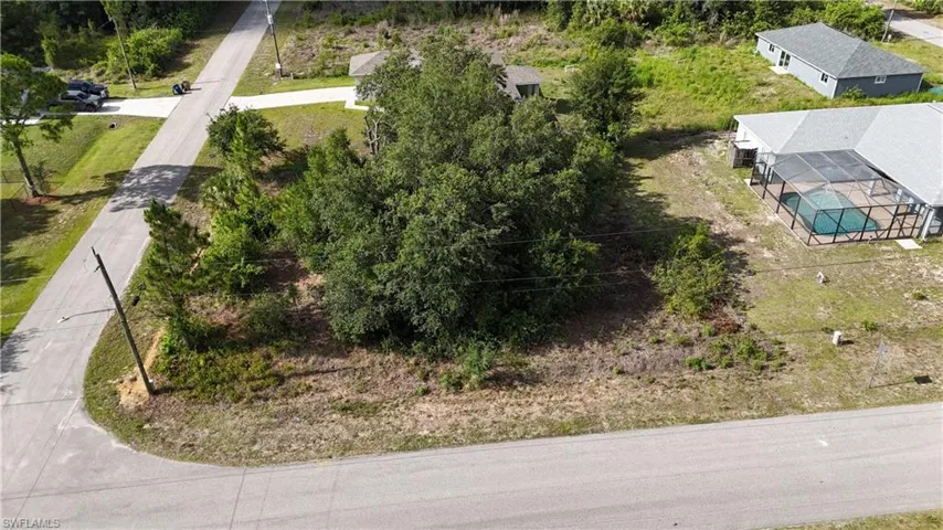 2025  Robert  AVE, Alva, FL 33920