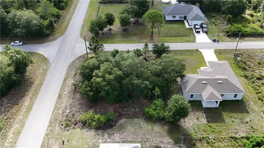 2025  Robert  AVE, Alva, FL 33920