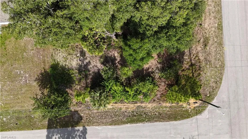 2025  Robert  AVE, Alva, FL 33920