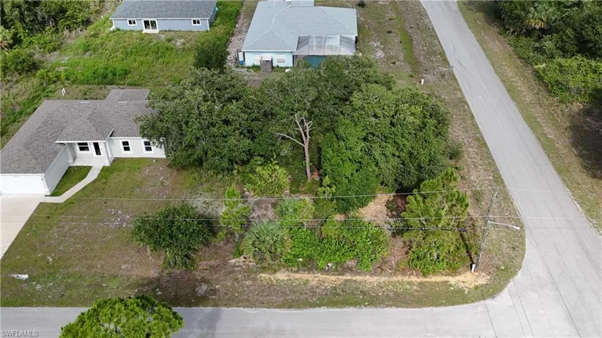 2025  Robert  AVE, Alva, FL 33920