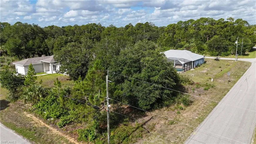 2025  Robert  AVE, Alva, FL 33920