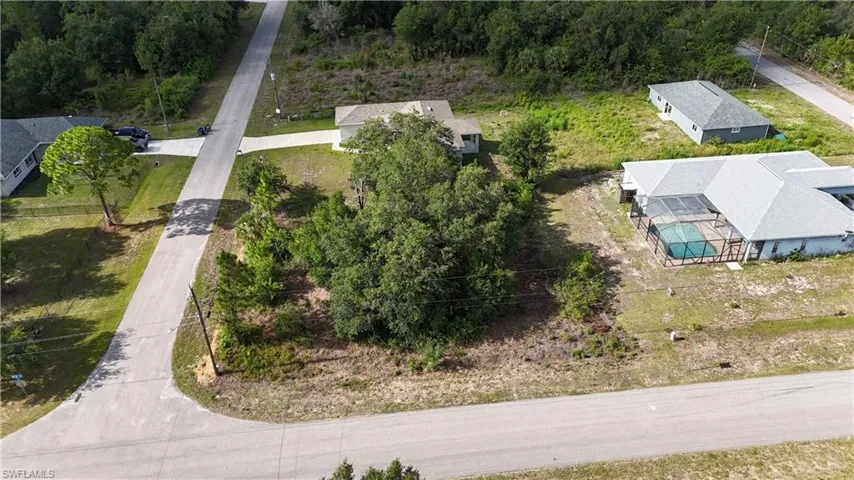 2025  Robert  AVE, Alva, FL 33920