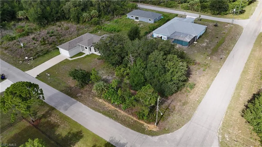 2025  Robert  AVE, Alva, FL 33920
