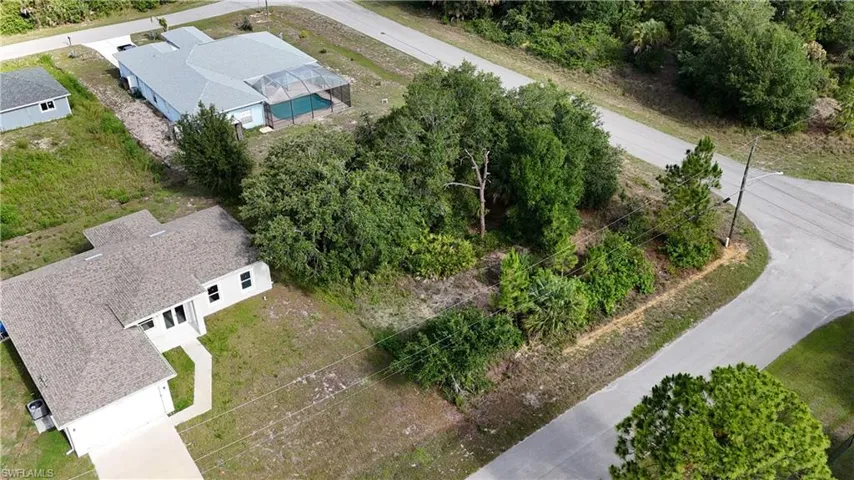 2025  Robert  AVE, Alva, FL 33920
