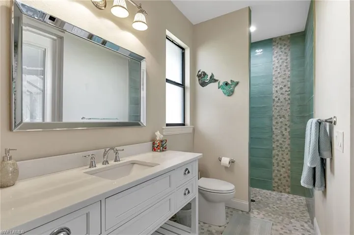 Ensuite #3 ACCESS TO POOL