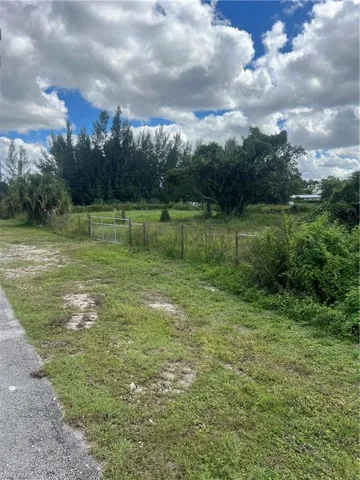 View of yard with a rural view