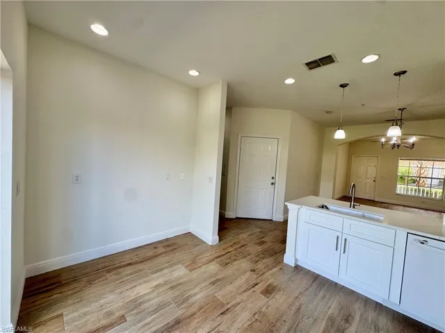 Eat-In Kitchen