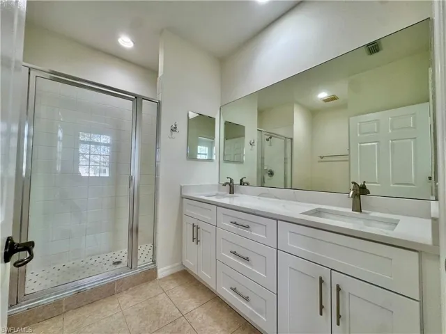 3255 Tamara Dr 16, Naples, Florida 34109